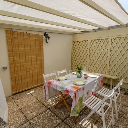 Giardino Al Mare דירה *